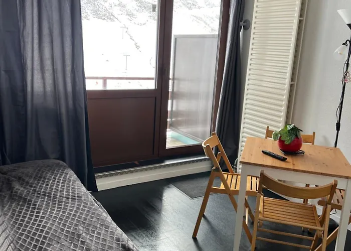 4 Personnes Résidence Le Montana Au Pied Des Pistes Balcon Plein Sud Appartement